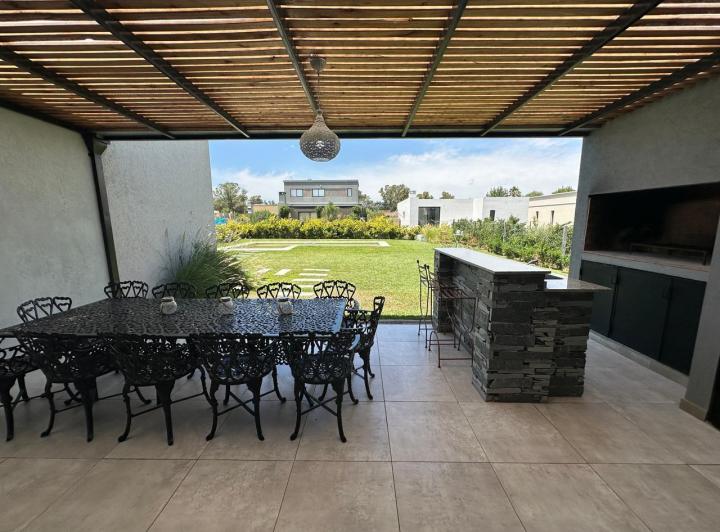 Casa · 125m² · 4 Ambientes · 3 Cocheras