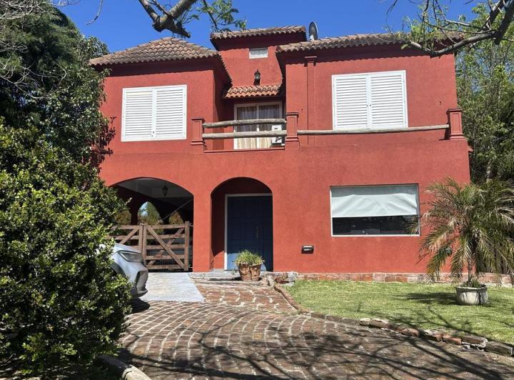 Casa · 143m² · 4 Ambientes · 1 Cochera