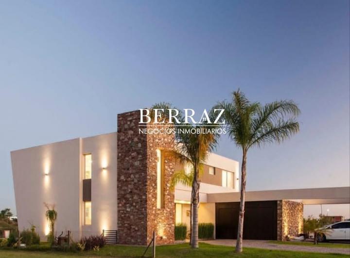 Casa · 320m² · 8 Ambientes · 1 Cochera