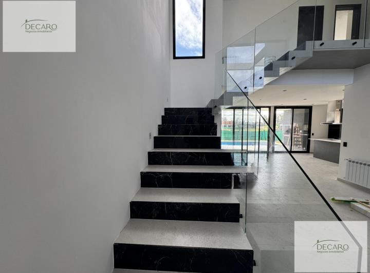 Casa · 199m² · 4 Ambientes · 2 Cocheras