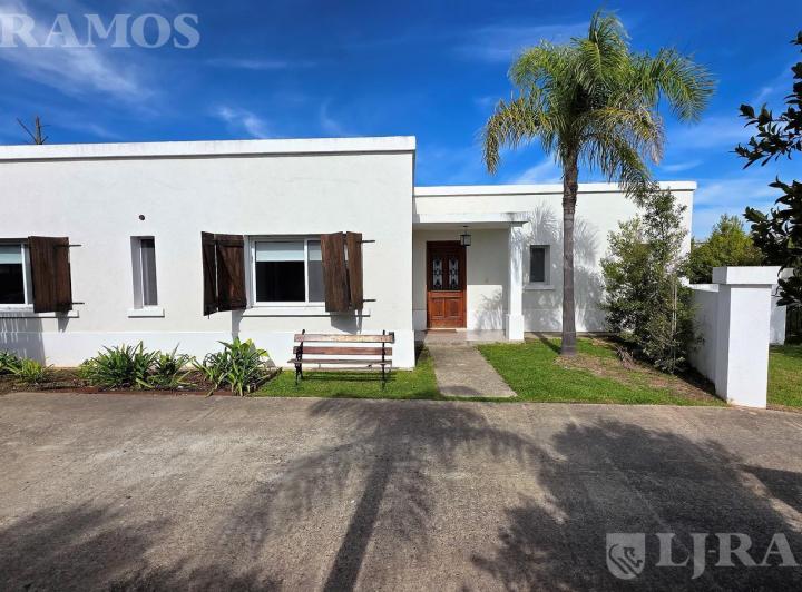 Casa · 152m² · 5 Ambientes · 4 Cocheras