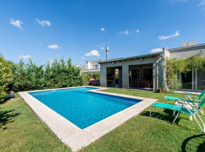 Casa · 125m² · 4 Ambientes · 2 Cocheras