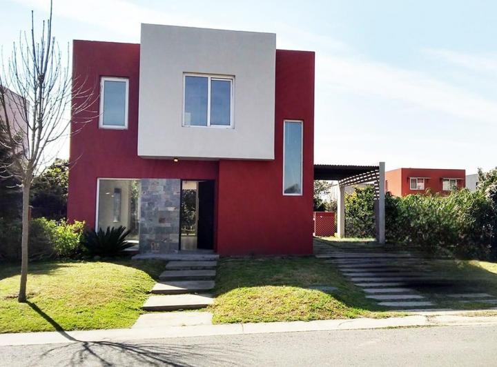 Casa · 145m² · 4 Ambientes · 2 Cocheras