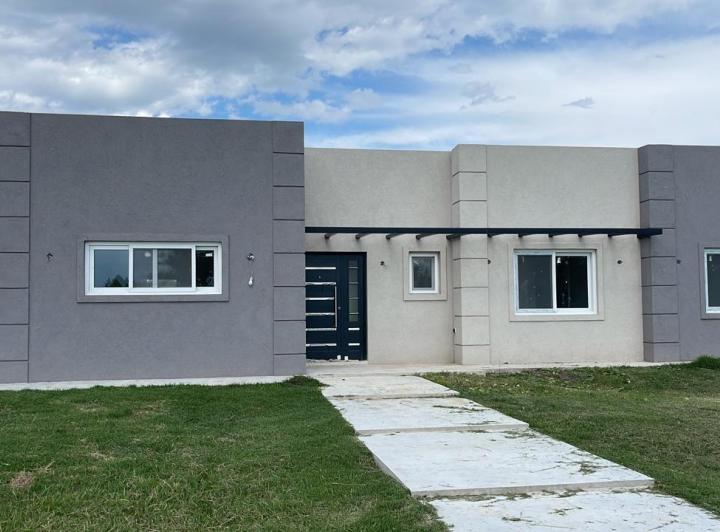 Casa · 184m² · 5 Ambientes · 2 Cocheras