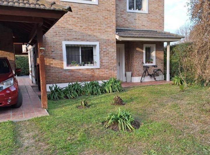 Casa · 200m² · 4 Ambientes · 1 Cochera