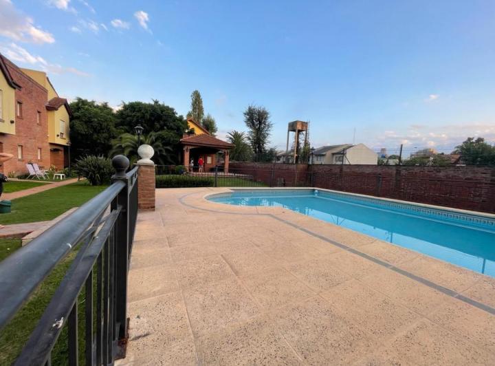 Casa · 92m² · 4 Ambientes · 1 Cochera