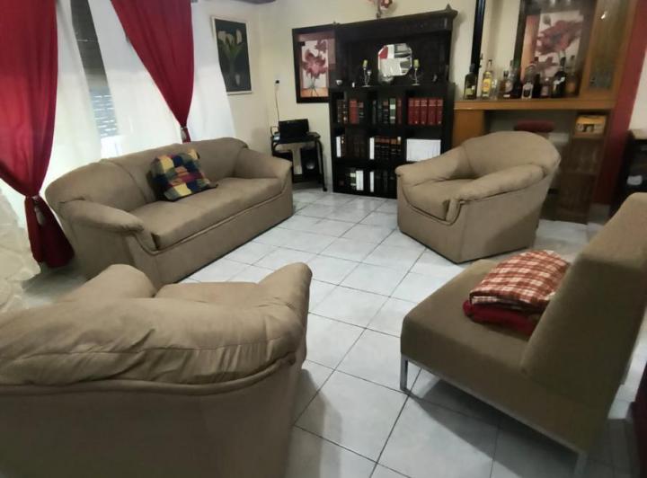 Casa · 310m² · 4 Ambientes · 4 Cocheras