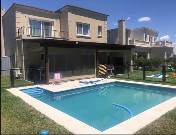 Casa · 200m² · 5 Ambientes