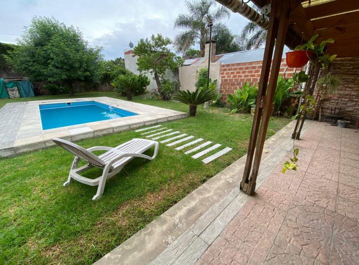 Casa · 240m² · 4 Ambientes · 5 Cocheras