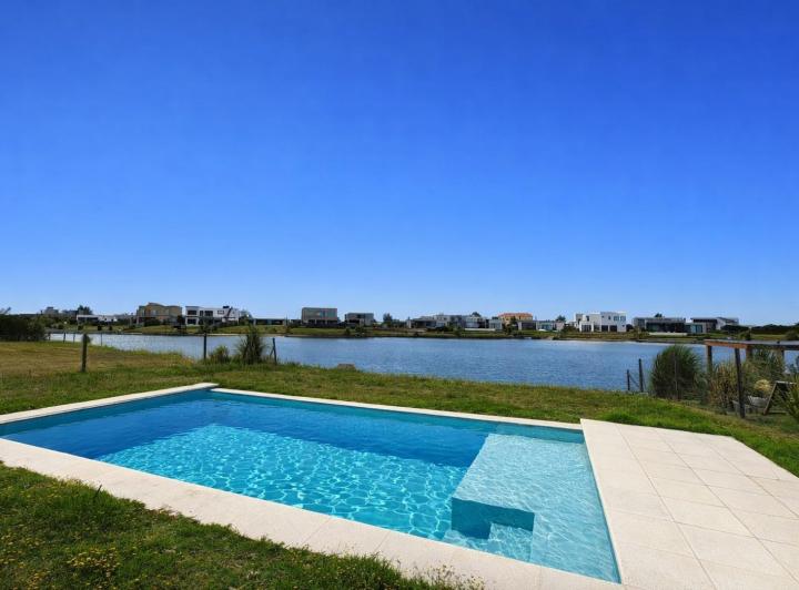 Casa · 152m² · 4 Ambientes · 4 Cocheras