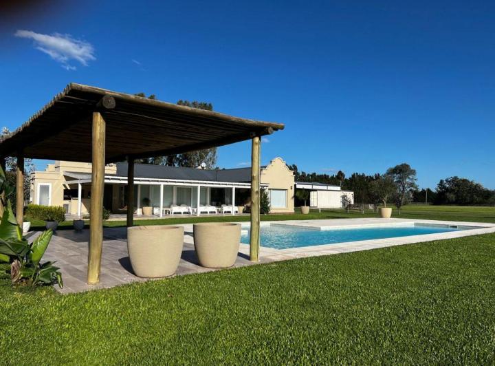 Casa · 150m² · 7 Ambientes · 4 Cocheras