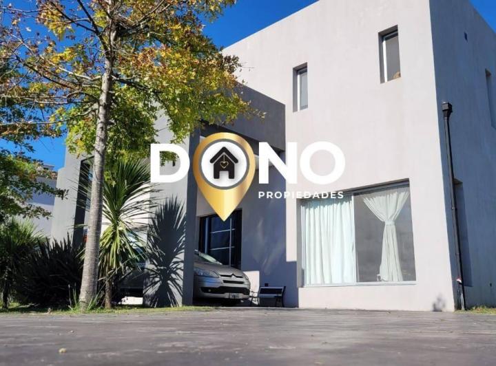 Casa · 300m² · 4 Ambientes · 1 Cochera
