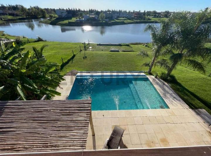 Casa · 190m² · 4 Ambientes · 1 Cochera