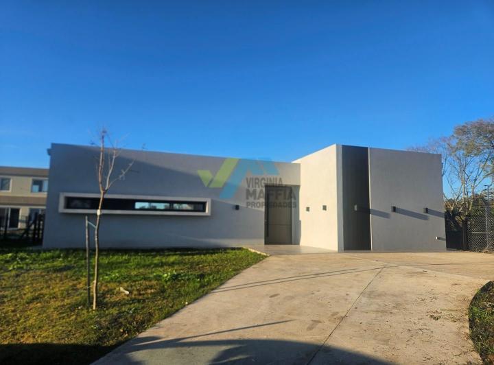 Casa · 141m² · 4 Ambientes · 2 Cocheras