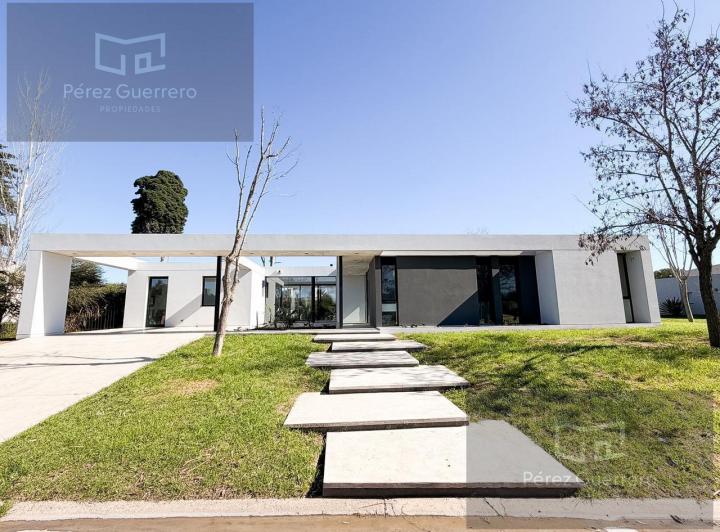 Casa · 218m² · 4 Ambientes