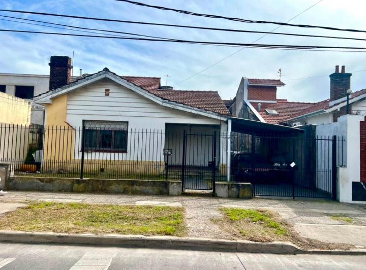Casa · 120m² · 2 Ambientes · 3 Cocheras