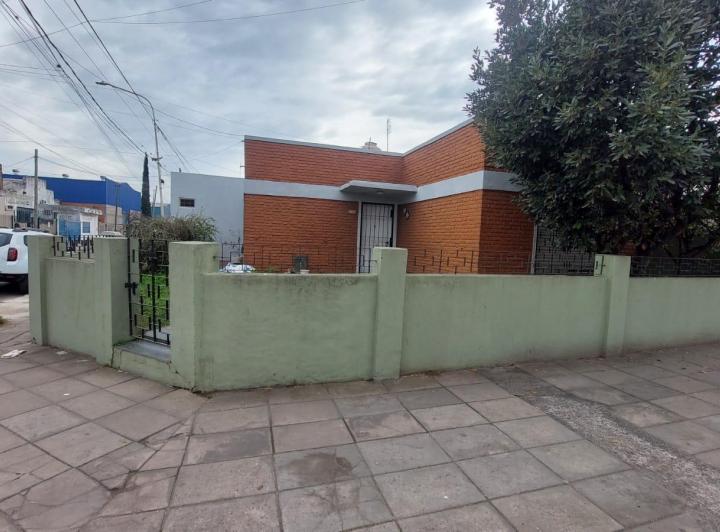 Casa · 90m² · 3 Ambientes · 1 Cochera