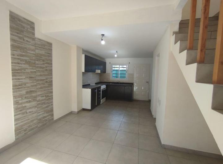 Casa · 82m² · 4 Ambientes · 1 Cochera