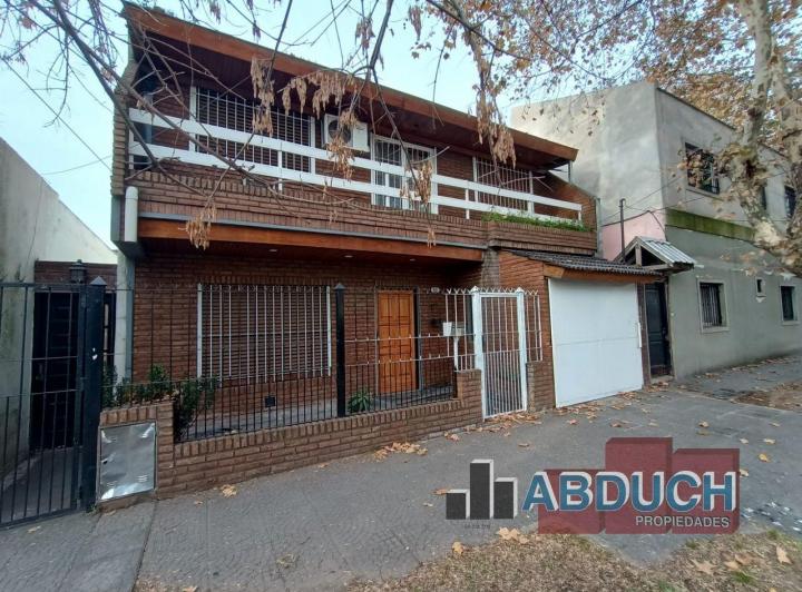 Casa · 195m² · 4 Ambientes · 1 Cochera