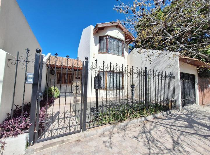 Casa · 226m² · 4 Ambientes · 1 Cochera