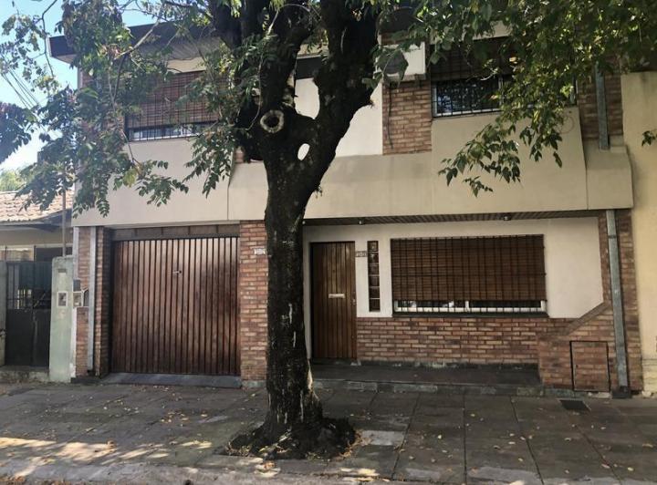 Casa · 190m² · 4 Ambientes · 2 Cocheras