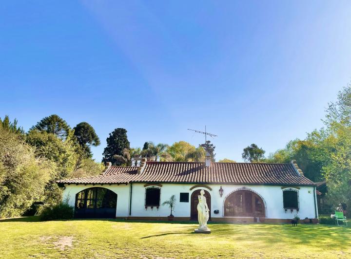 Casa · 200m² · 6 Ambientes · 2 Cocheras