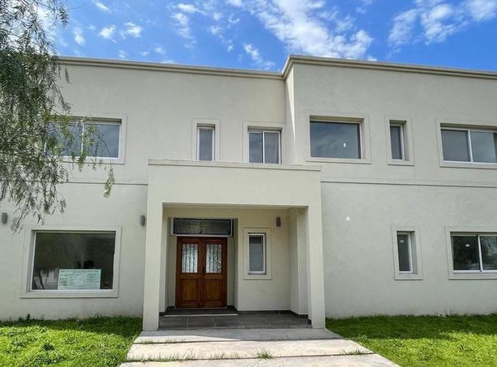 Casa · 290m² · 4 Ambientes · 2 Cocheras