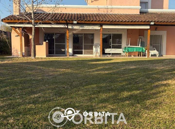 Casa · 200m² · 4 Ambientes