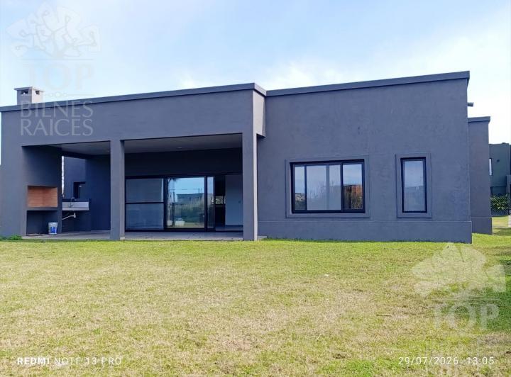 Casa · 8210000ha · 5 Ambientes