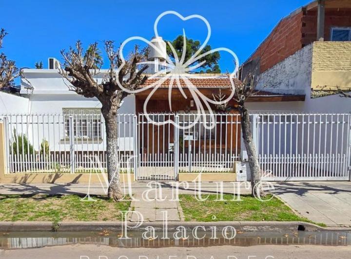 Casa · 140m² · 4 Ambientes · 1 Cochera