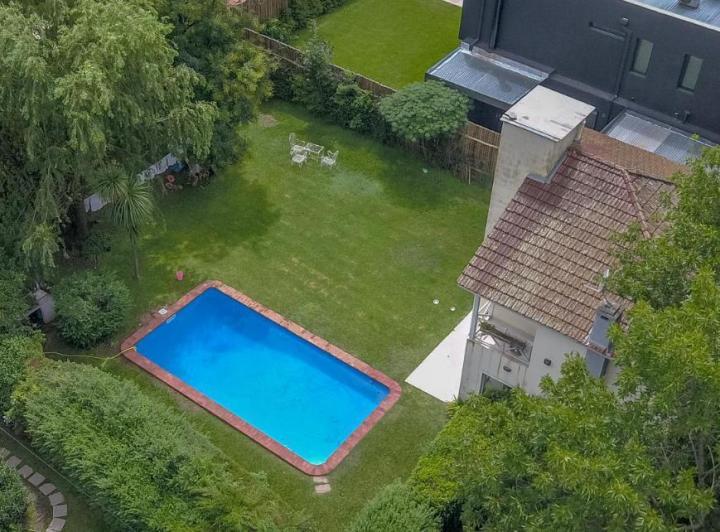 Casa · 105m² · 6 Ambientes · 4 Cocheras