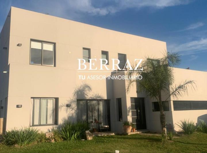 Casa · 210m² · 4 Ambientes · 2 Cocheras