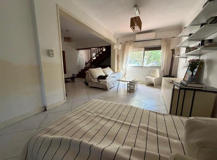 Casa · 231m² · 4 Ambientes · 2 Cocheras