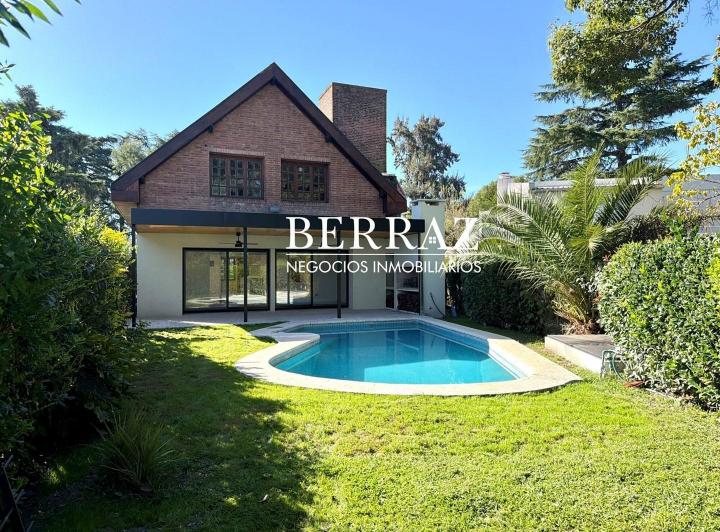 Casa · 215m² · 6 Ambientes · 4 Cocheras