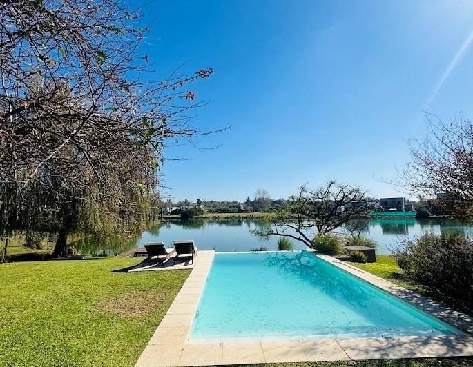Casa · 191m² · 4 Ambientes · 1 Cochera
