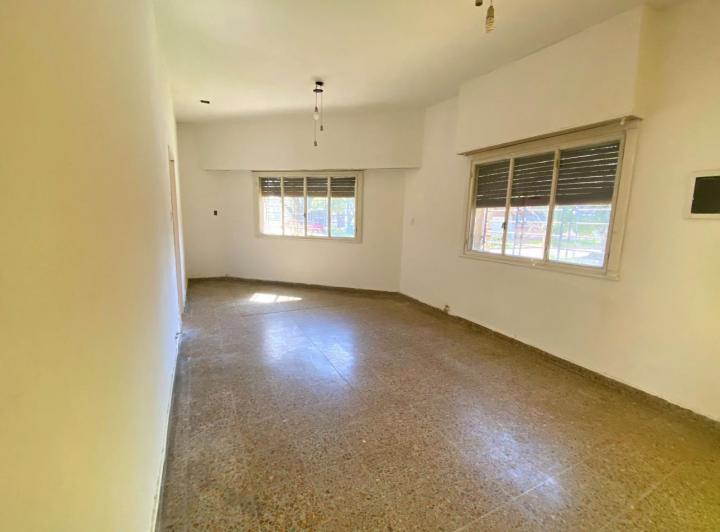 Casa · 100m² · 4 Ambientes · 2 Cocheras