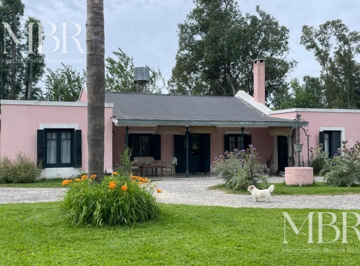 Casa · 212m² · 5 Ambientes · 3 Cocheras