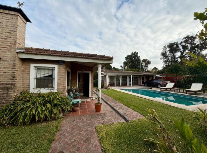 Casa · 120m² · 4 Ambientes · 4 Cocheras