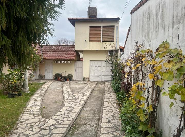 Casa · 91m² · 3 Ambientes · 3 Cocheras