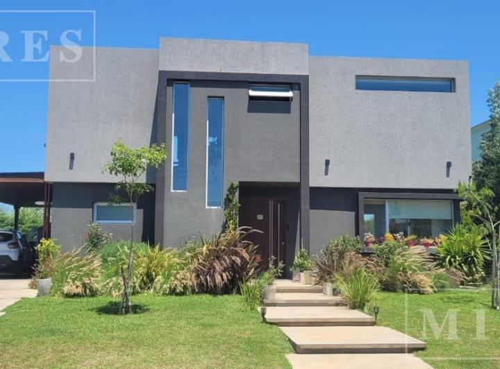 Casa · 169m² · 4 Ambientes · 1 Cochera