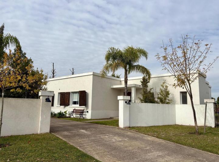 Casa · 150m² · 6 Ambientes · 4 Cocheras