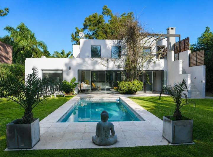 Casa · 800m² · 4 Ambientes · 1 Cochera