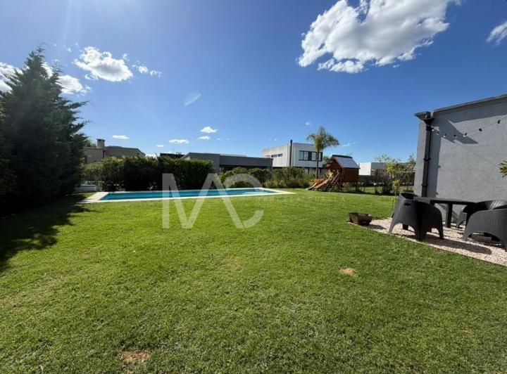 Casa · 147m² · 4 Ambientes · 1 Cochera