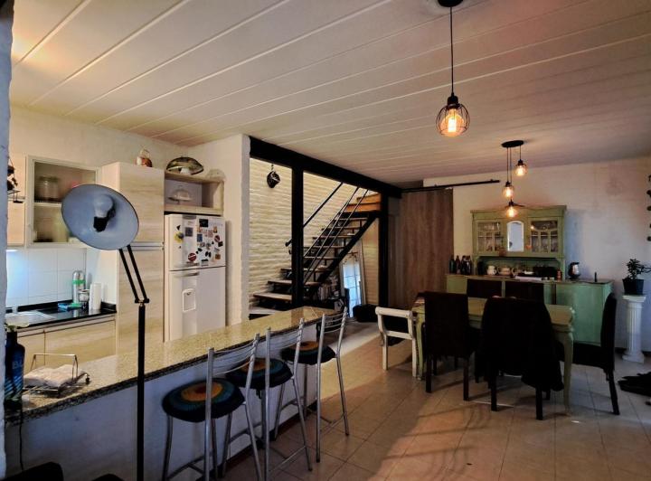 Casa · 140m² · 4 Ambientes · 2 Cocheras