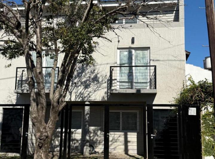 Casa · 105m² · 4 Ambientes · 1 Cochera