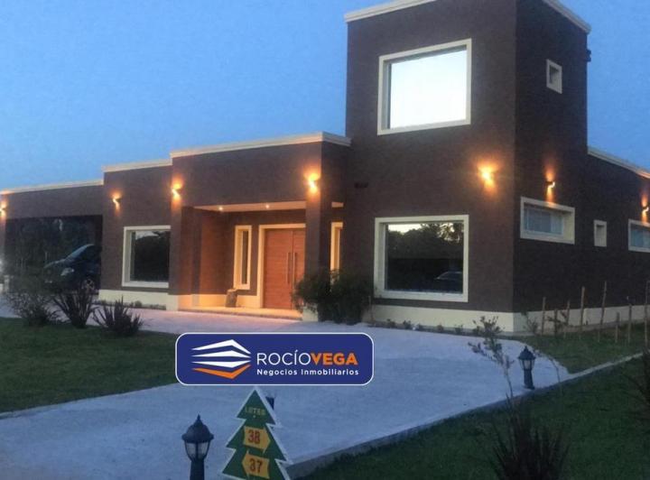 Casa · 320m² · 4 Ambientes · 2 Cocheras