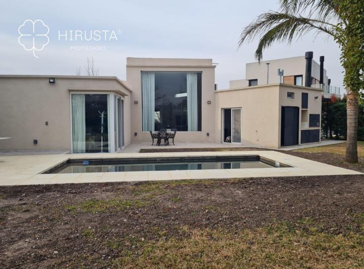 Casa · 140m² · 3 Ambientes · 2 Cocheras