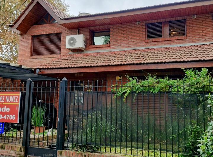 Casa · 170m² · 6 Ambientes · 1 Cochera