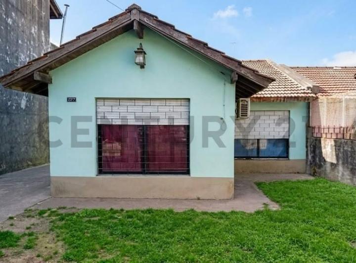 Casa · 90m² · 4 Ambientes · 3 Cocheras
