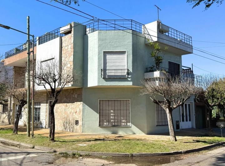 Casa · 135m² · 4 Ambientes · 1 Cochera